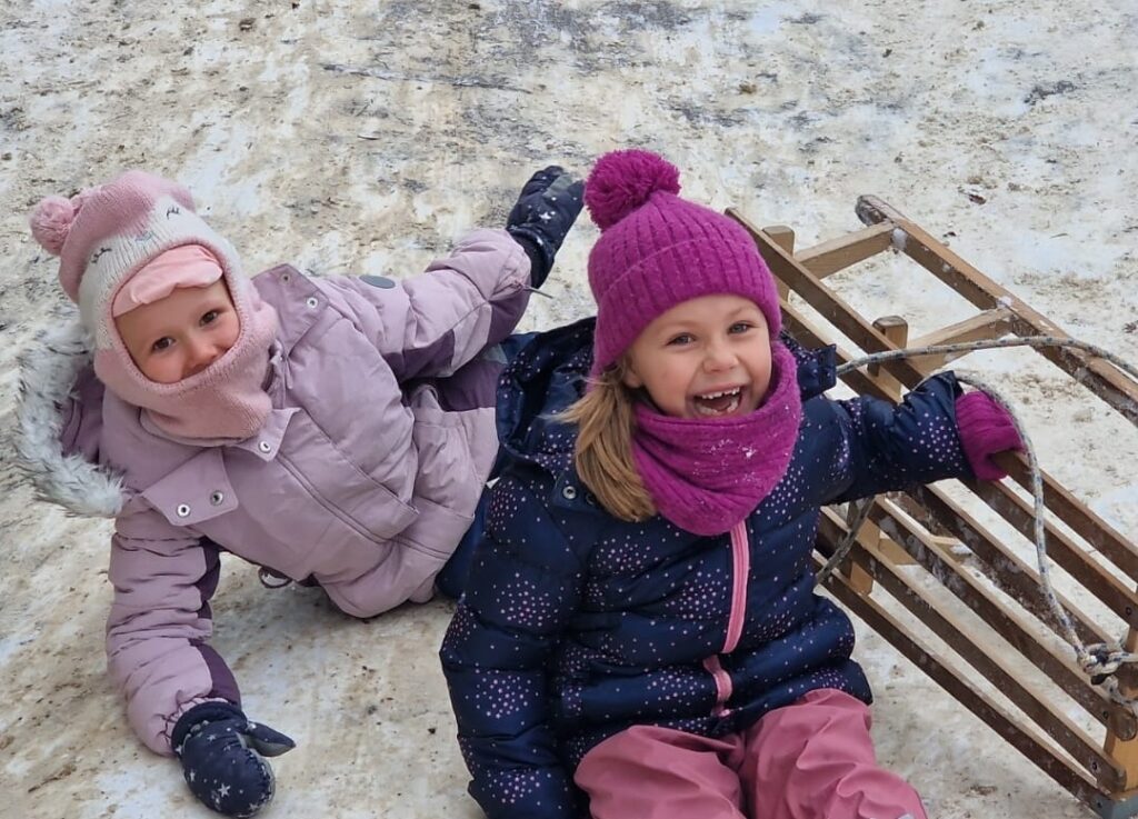 dzieciaki na śniegu - angielki dla dzieci tarnowskie góry